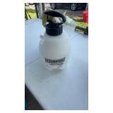 New 1 gallon sprayer hand pump