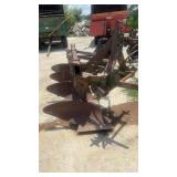 Case 4 bottom plow 3 pt hitch no breaks or welds