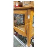 Small oak show case side glass is loose
24x22