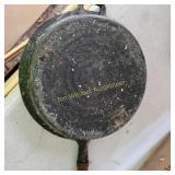 Cast Skillet wood handle no name