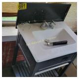 Sink, (one leg needs tlc)