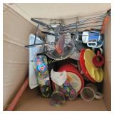 Kitchen Items, Box Lot