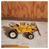 Vtg  Chalmers B-112 Garden Tractor