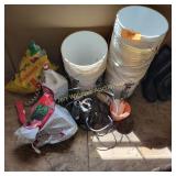 5 Gal Buckets Bottoms  Out, Garden Supplies