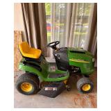 John Deere L110 Riding Lawn Mower