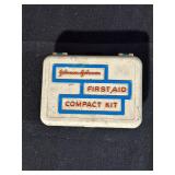 Johnson & Johnson First Aid Compact Kit