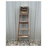 5-Foot Wooden Ladder with Five Steps