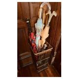 Metal and bamboo umbrella stand with eight 8