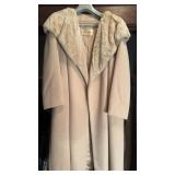 Antique white fur collar, ladies coat, a Greiss