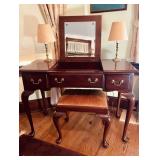Very nice dressing table/desk, with a matching