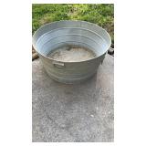 Large 17 gallon galvanized washtub with two side
