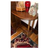 Small vintage oval side table, one single