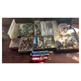 Collection of costume jewelry, 12 Jewry boxes