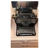 Antique Underwood manual typewriter, standard