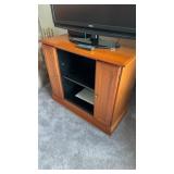 Oak cabinet with two side doors, two adjustable