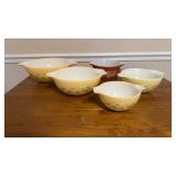 5 pieces of Pyrexx glass, serving bowls, four