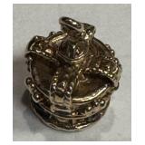 9K gold charm ï¿½ English crown with jewels