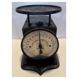 Antique Painted Iron 'Universal Family Scale Co.'