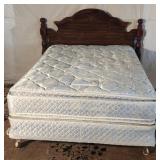 Colonial Style Full Sized Bed - Complete