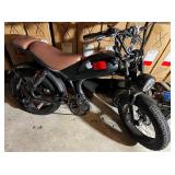 Motorcycle/dirtbike style electric bike turns on
