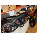 Motorcycle/dirtbike style electric bike turns on
