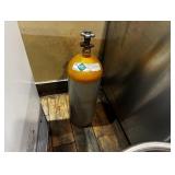 Carbon dioxide beverage grade canister feels full