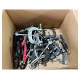 Box of three-way clamps