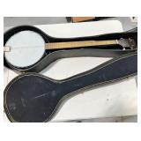 Harmony banjo with carrying keys