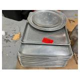 25 baking pans in assorted sizes
