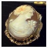 VTG 10 K Yellow Gold Cameo Brooch/Pendant