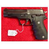 Sig Sauer P220 - 9mm