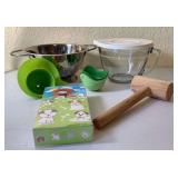 Pampered Chef 8Qt Mixing/Measuring Cup, Strainer and Cookie Cutters
