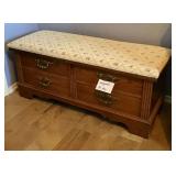 Lane Cedar Chest w/Padded Top