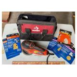 Black & Decker Electric Sander / Polisher with Extra Sandpaper