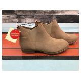 Ladies boots sz.7 with tags