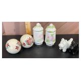 Salt and Pepper Shakers Salt and Pepper Shakers