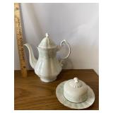 Paragon �Melanie� Teapot and Covered Saucer Paragon �Melanie� Teapot and Covered Saucer