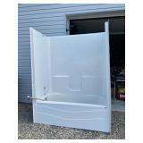 5ï¿½ x 30ï¿½ Tub and Surround
