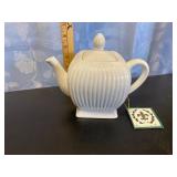 Porcelain De Paris Teapot