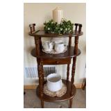 Stand and Decor