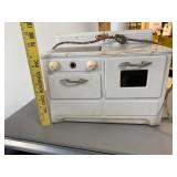Metal ï¿½Little Chefï¿½ Oven