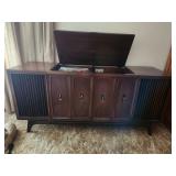 Zenith AM/FM Stereo and Record Player with Records