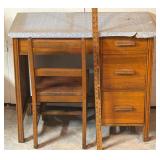 Childrenï¿½s Desk and Chair
