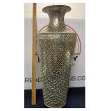 DecorShore Handmade Metal Floor Vase