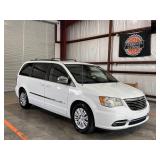 2015 Chrysler Town and County Touring-L Mini-Van V
