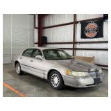 2000 Lincoln Town Car Signature Sedan V8, 4.6 Gas