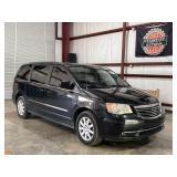 2013 Chrysler Town and Country Touring Mini-Van V6