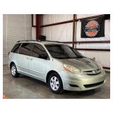 2010 Toyota Sienna CE 7-Passenger Mini-Van V6, 3.5