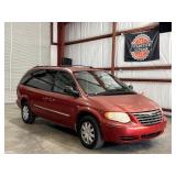 2005 Chrysler Town and Country Touring Mini-Van V6