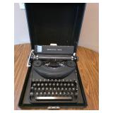 Vintage Remington Rand Noiseless Typewriter